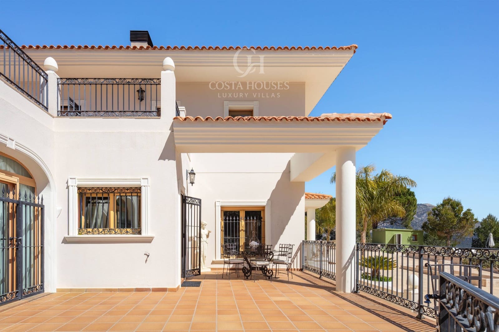 5 bedroom Villa for sale in Benimantell with pool garage - € 2,400,000 (Ref: 9751986)