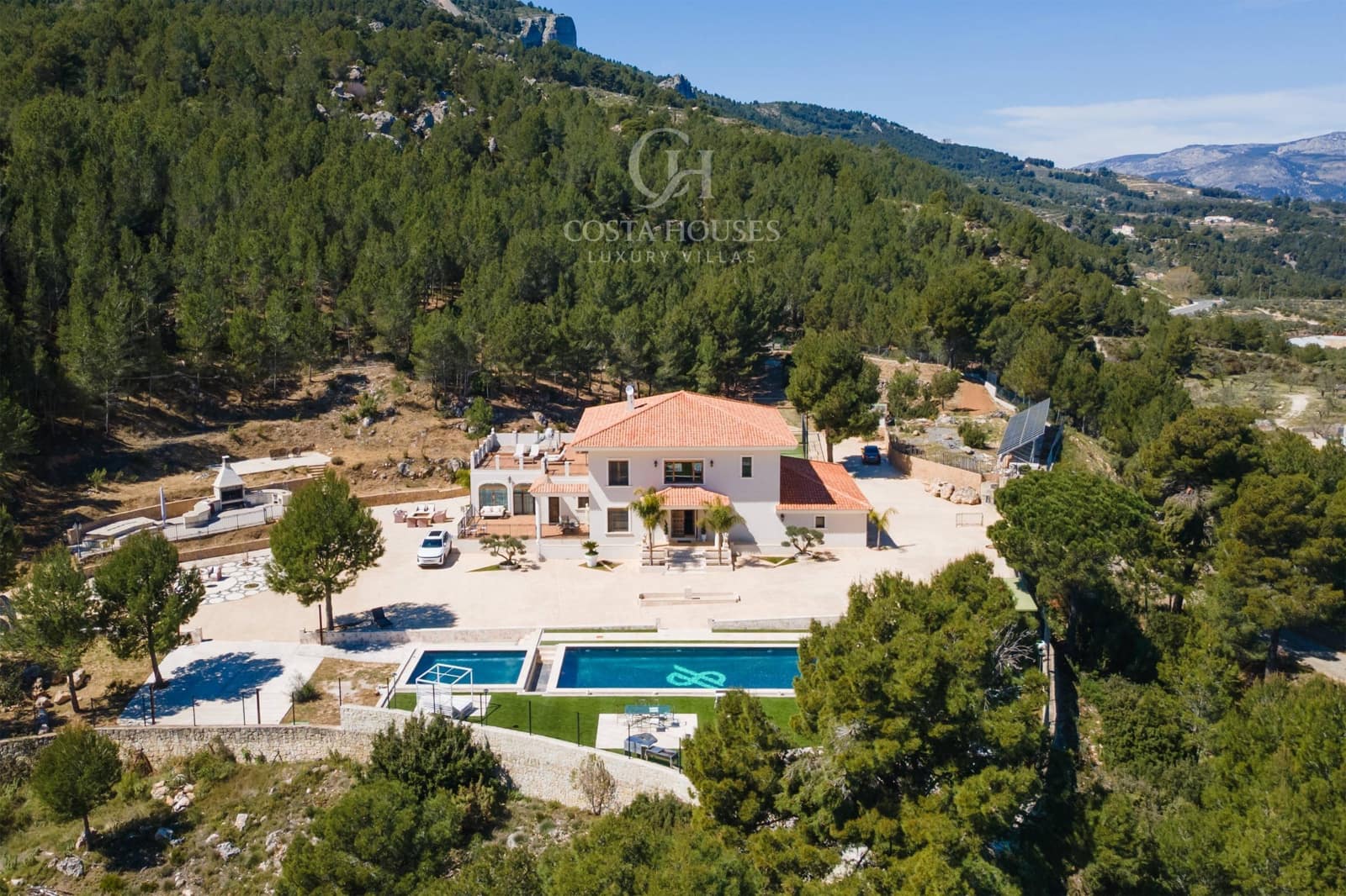 5 bedroom Villa for sale in Benimantell with pool garage - € 2,400,000 (Ref: 9751986)