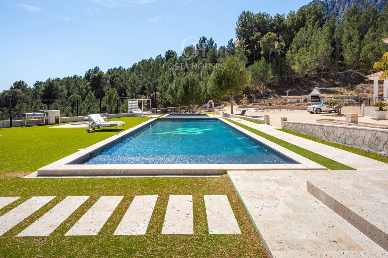 5 bedroom Villa for sale in Benimantell with pool garage - € 2,400,000 (Ref: 9751986)