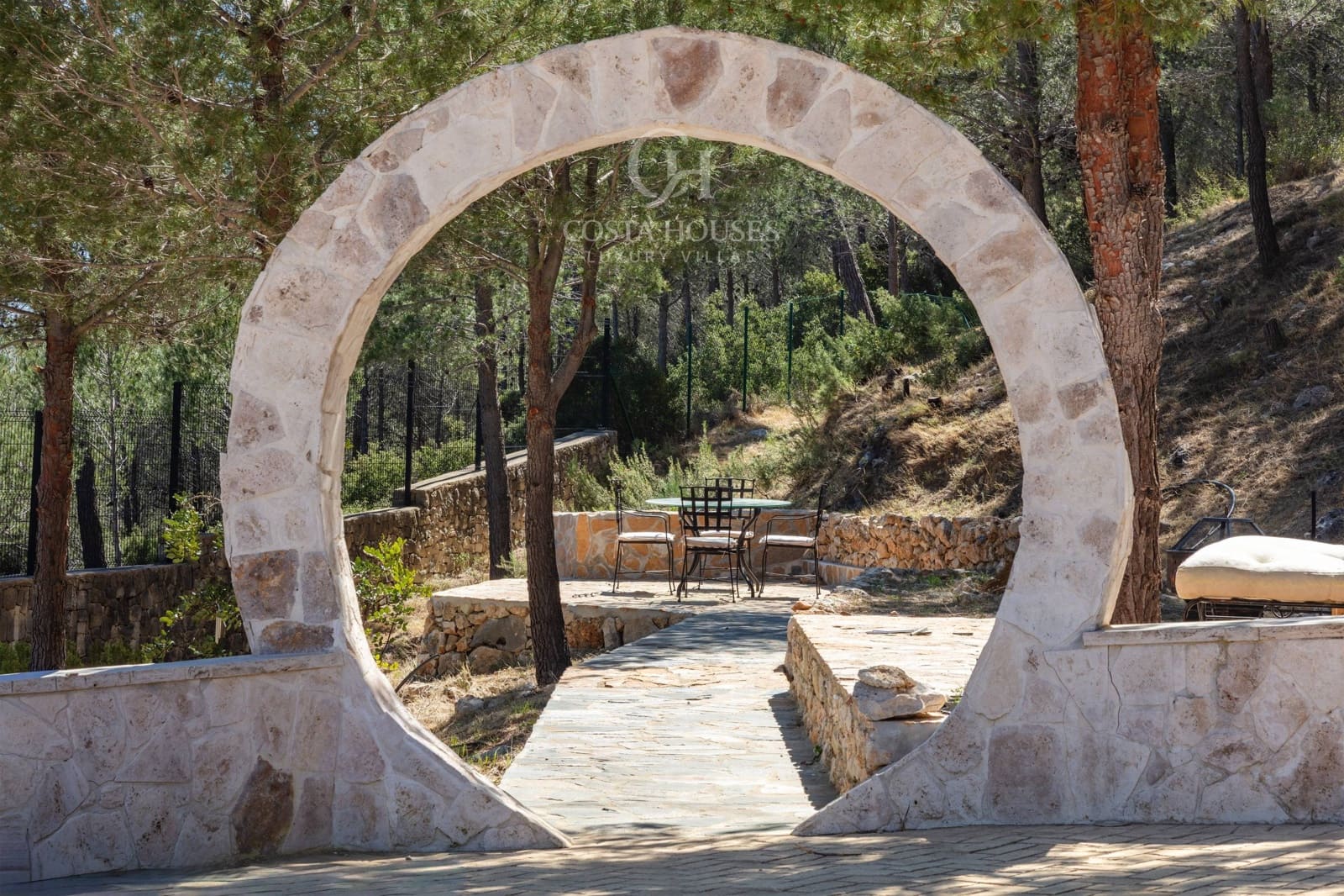 5 bedroom Villa for sale in Benimantell with pool garage - € 2,400,000 (Ref: 9751986)