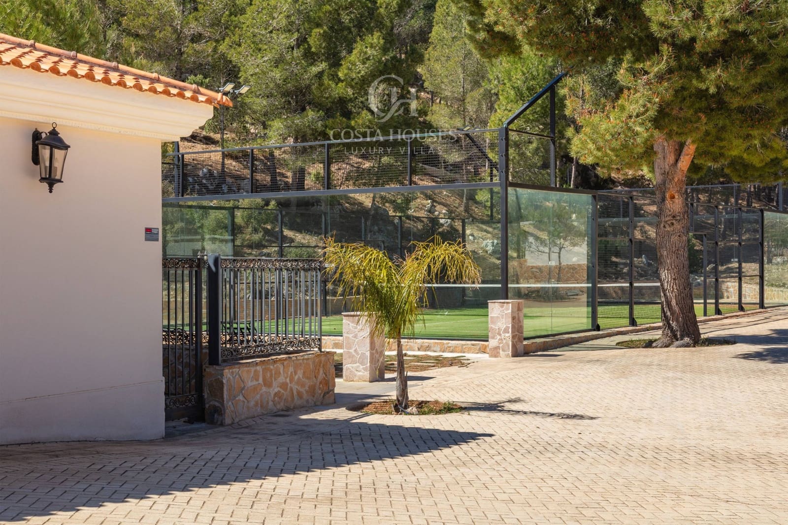5 bedroom Villa for sale in Benimantell with pool garage - € 2,400,000 (Ref: 9751986)