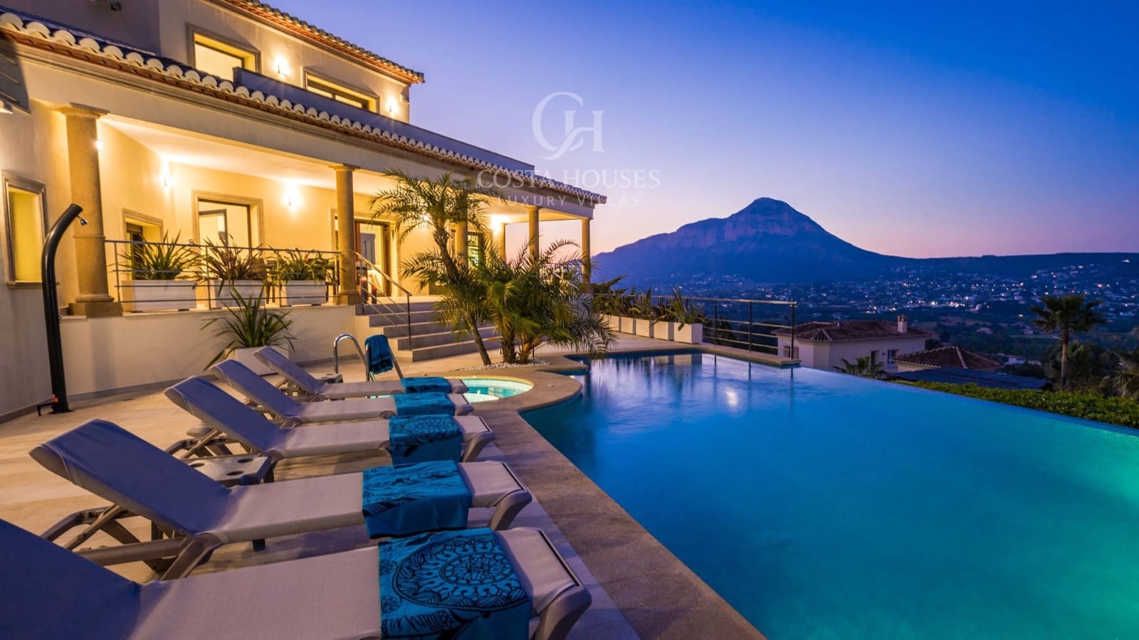 4 soveværelse Villa til salg i Javea / Xabia med swimmingpool garage - € 1.395.000 (Ref: 9778086)