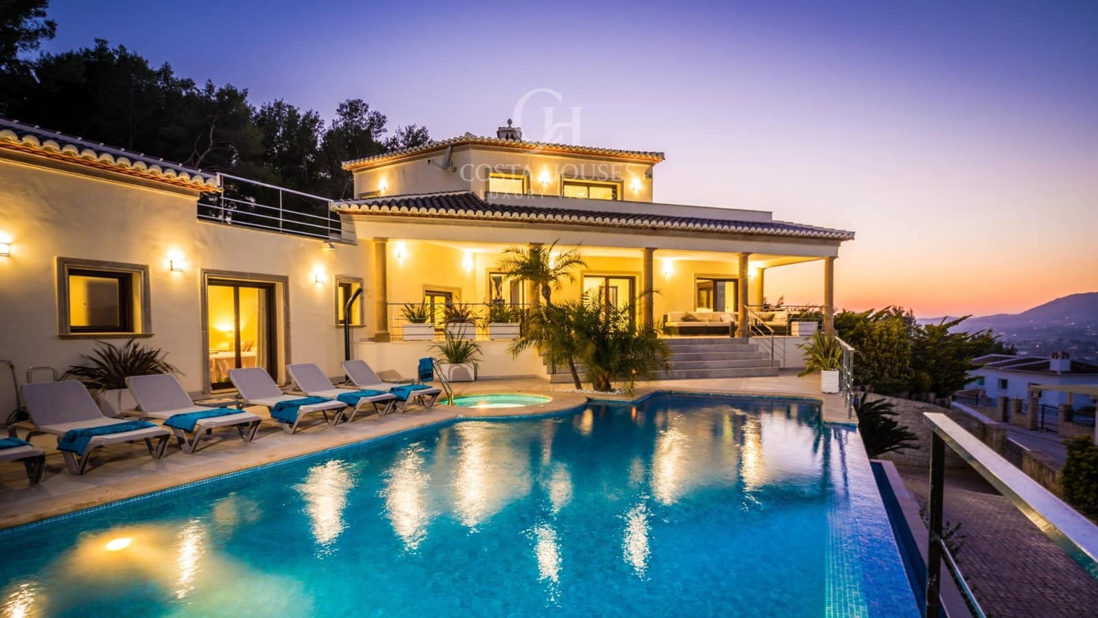4 soveværelse Villa til salg i Javea / Xabia med swimmingpool garage - € 1.395.000 (Ref: 9778086)