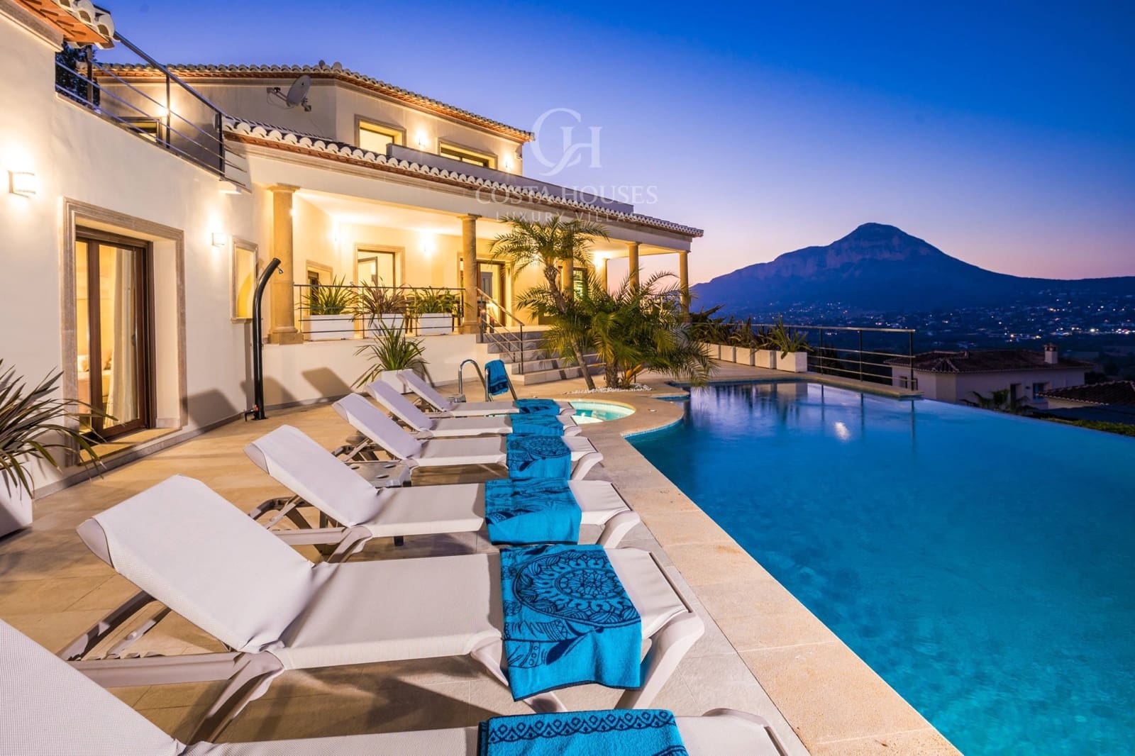 4 soveværelse Villa til salg i Javea / Xabia med swimmingpool garage - € 1.395.000 (Ref: 9778086)