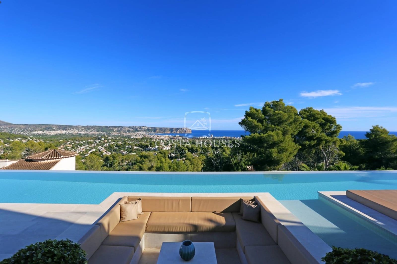 4 soveværelse Villa til salg i Javea / Xabia med swimmingpool - € 2.150.000 (Ref: 9794567)