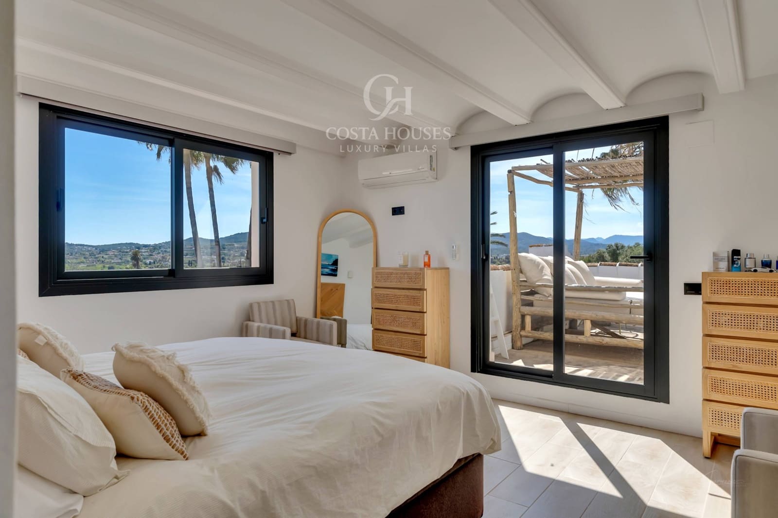 4 sypialnia Willa na sprzedaż w Javea / Xabia z basenem - 1 430 000 € (Ref: 9822892)