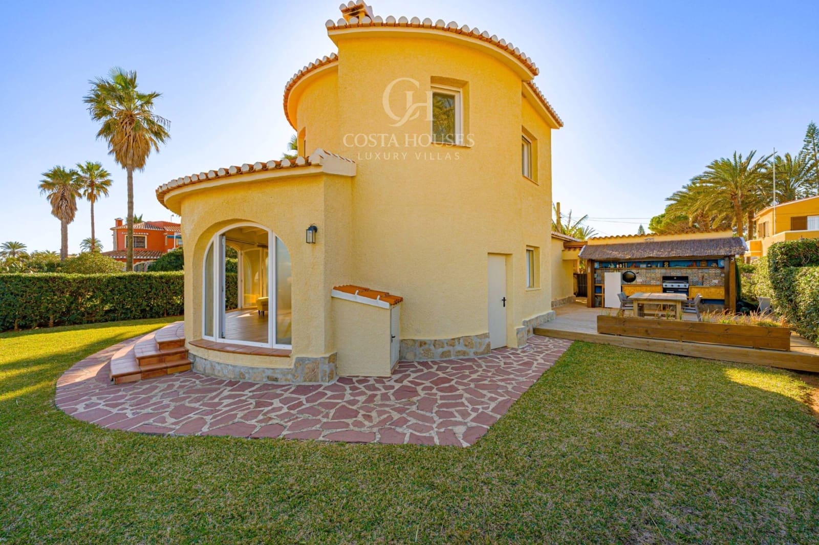 3 bedroom Villa for sale in Els Poblets with pool - € 789,500 (Ref: 9840362)