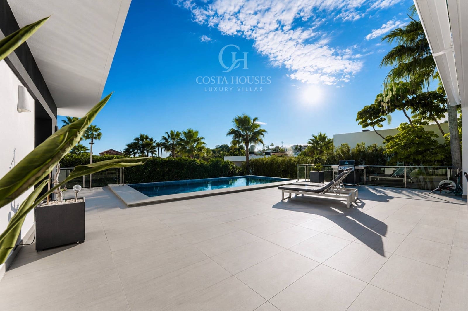 5 bedroom Villa for sale in Moraira with pool - € 1,495,000 (Ref: 9851721)