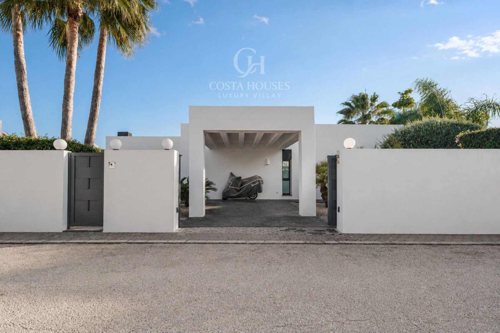 5 bedroom Villa for sale in Moraira with pool - € 1,495,000 (Ref: 9851721)