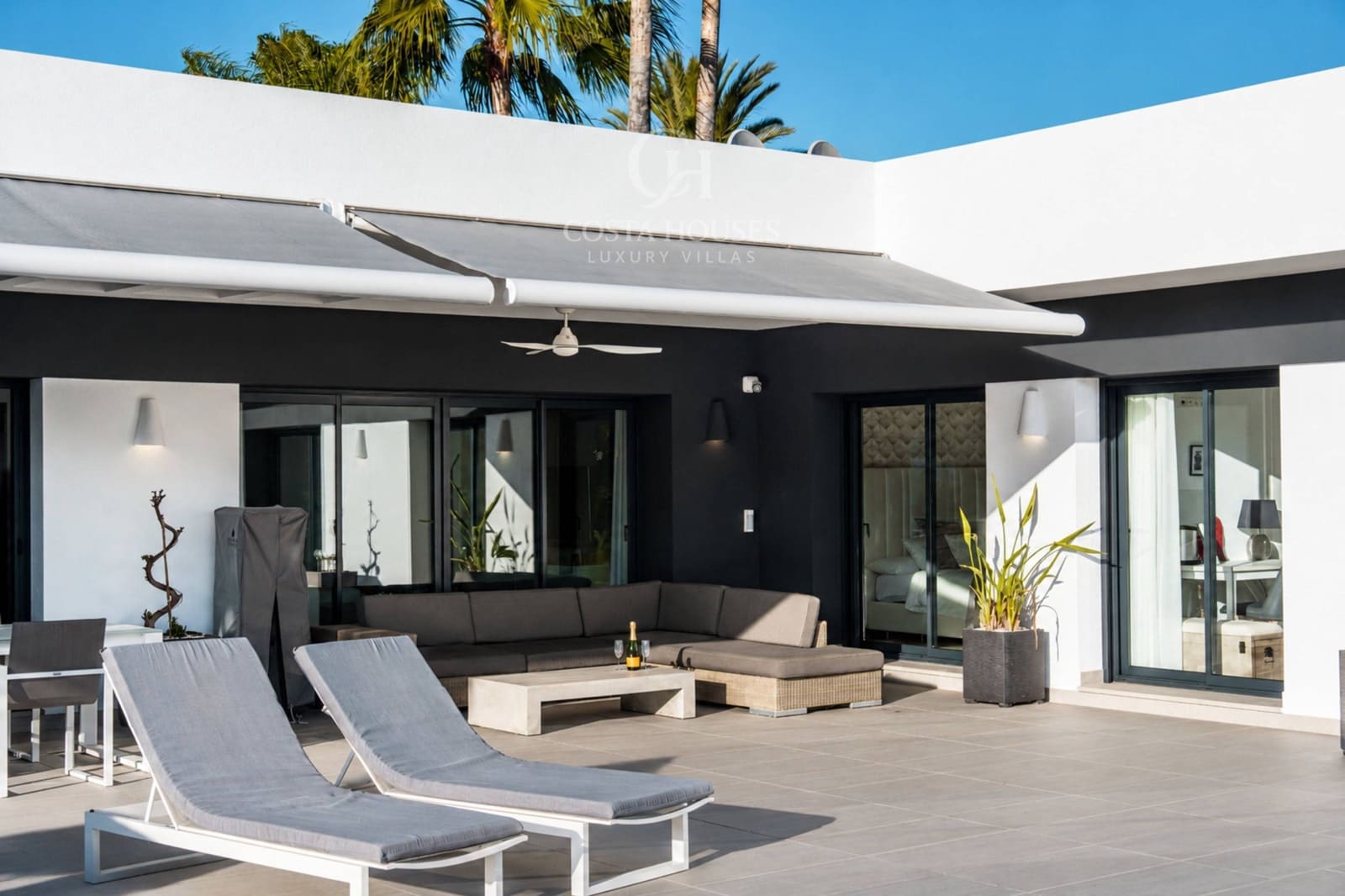 5 bedroom Villa for sale in Moraira with pool - € 1,495,000 (Ref: 9851721)