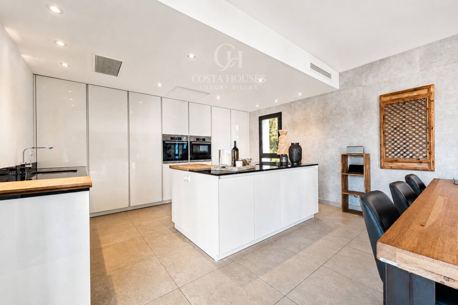5 bedroom Villa for sale in Moraira with pool - € 1,495,000 (Ref: 9851721)