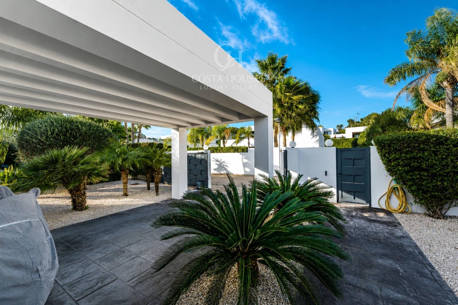 5 bedroom Villa for sale in Moraira with pool - € 1,495,000 (Ref: 9851721)