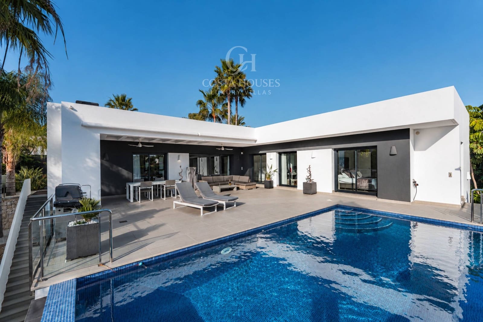 5 bedroom Villa for sale in Moraira with pool - € 1,495,000 (Ref: 9851721)
