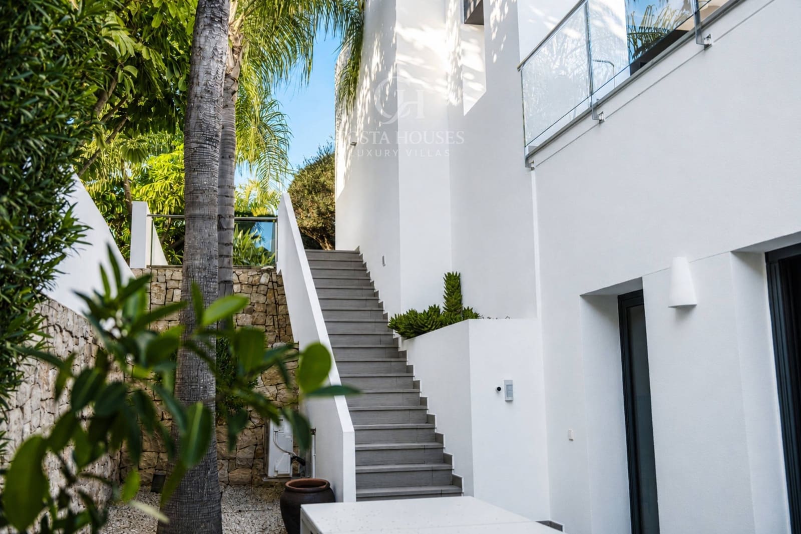 5 bedroom Villa for sale in Moraira with pool - € 1,495,000 (Ref: 9851721)