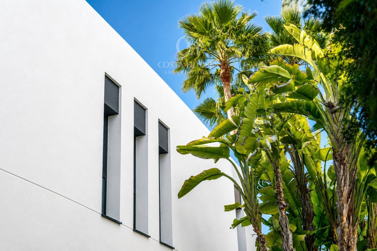 5 bedroom Villa for sale in Moraira with pool - € 1,495,000 (Ref: 9851721)