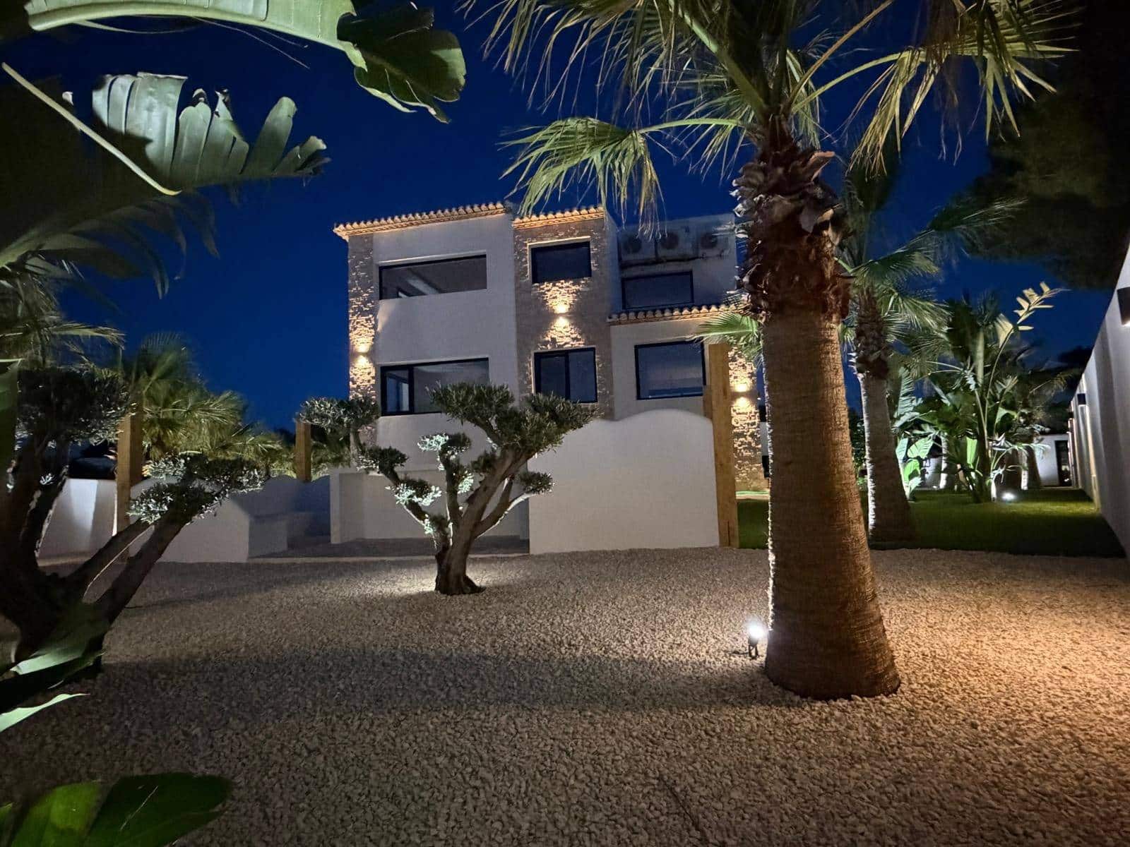4 soveværelse Villa til salg i Javea / Xabia med swimmingpool garage - € 1.950.000 (Ref: 9860078)