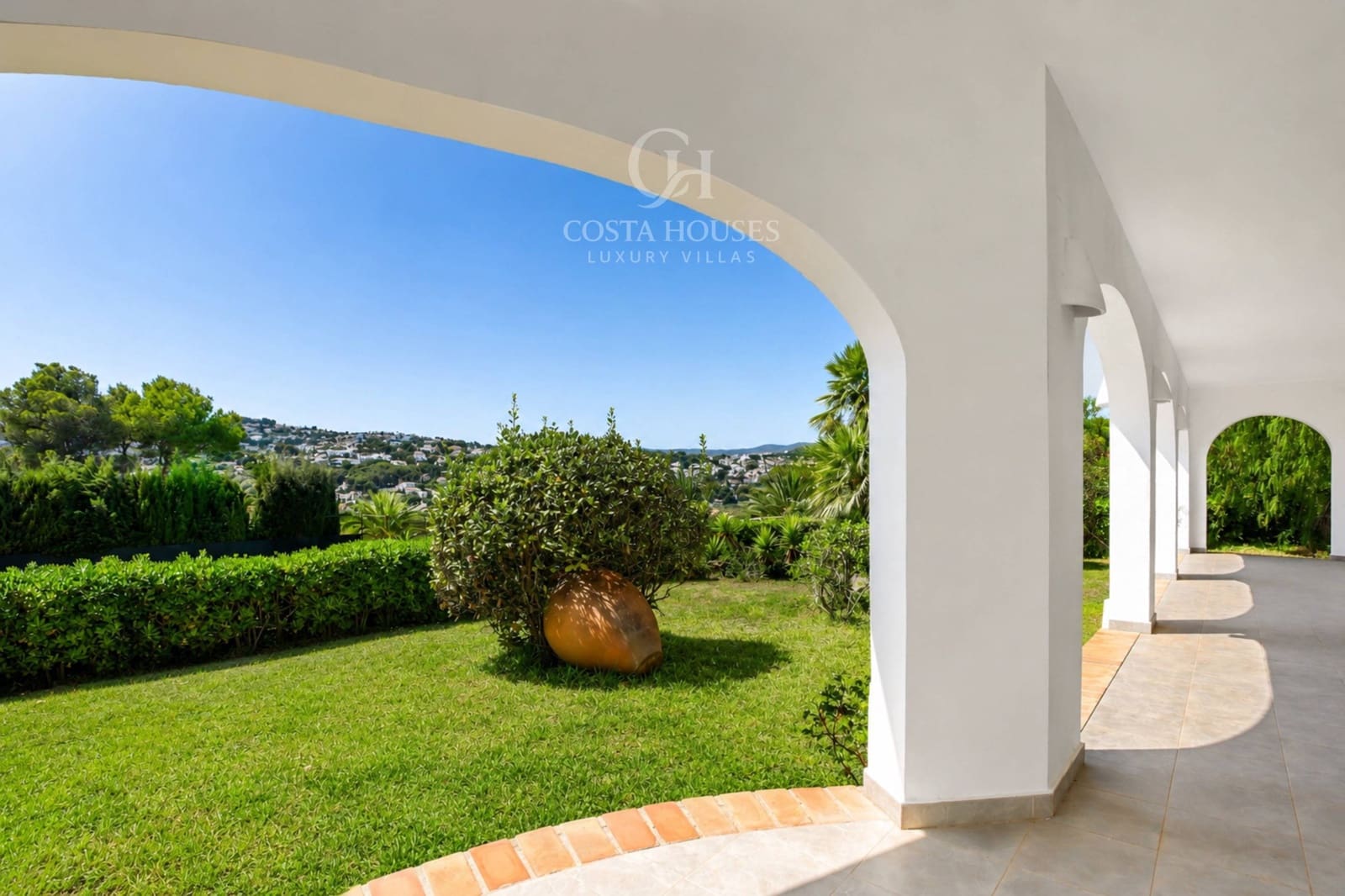 5 bedroom Villa for sale in Moraira with pool - € 1,300,000 (Ref: 9876389)