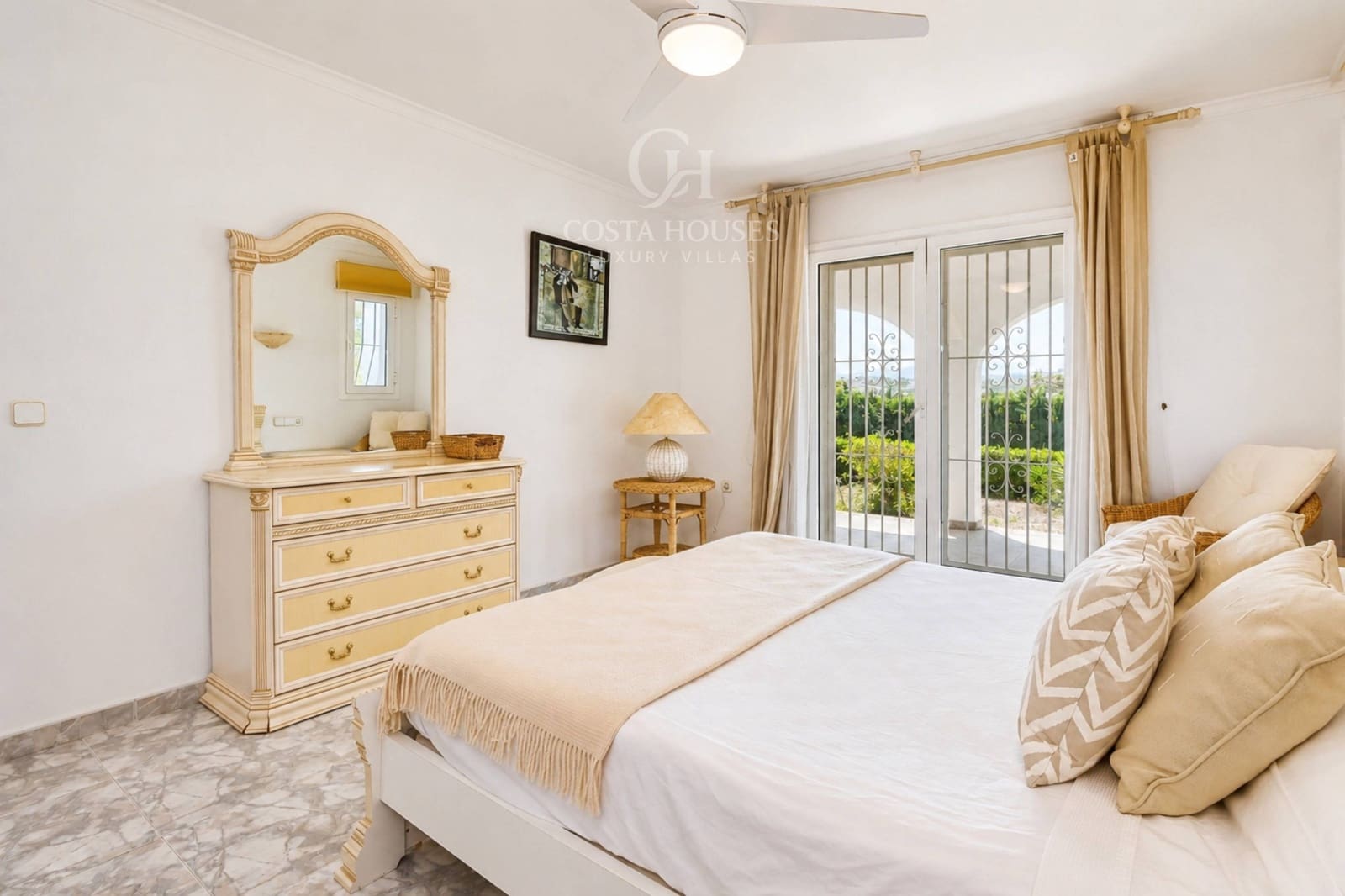 5 bedroom Villa for sale in Moraira with pool - € 1,300,000 (Ref: 9876389)