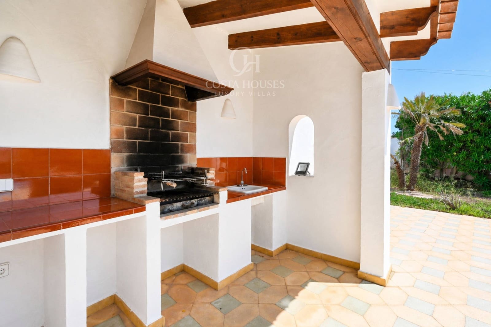 5 bedroom Villa for sale in Moraira with pool - € 1,300,000 (Ref: 9876389)
