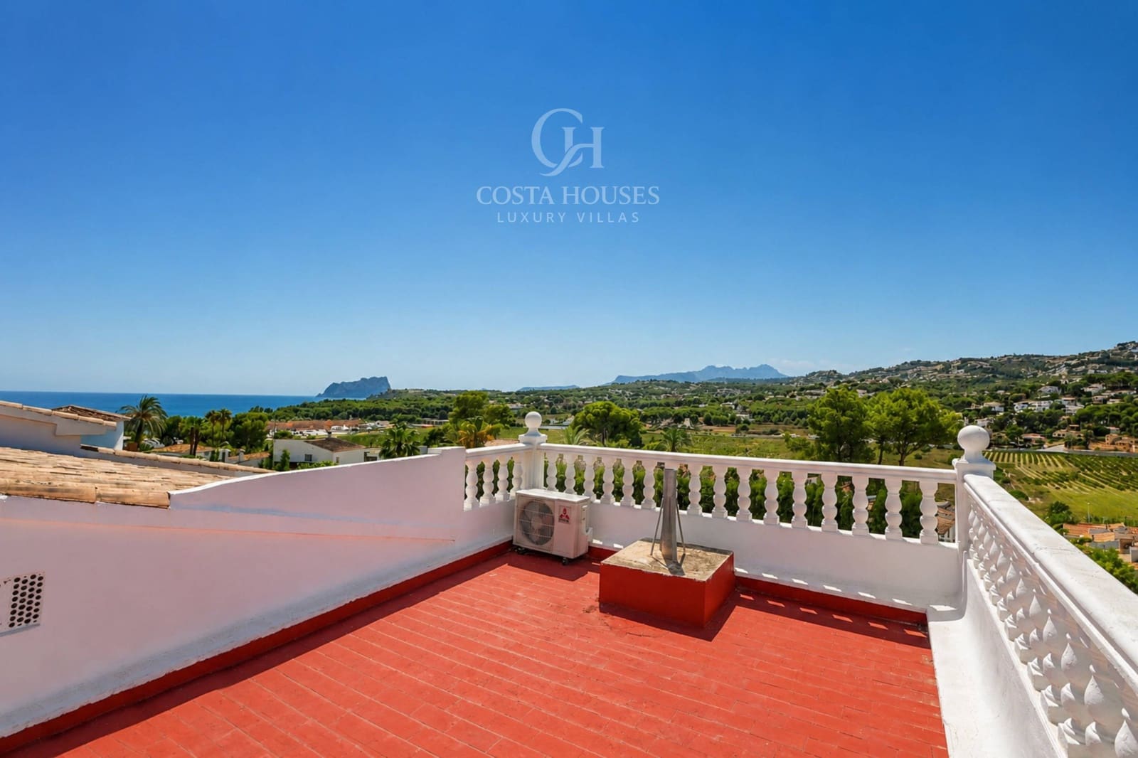 5 bedroom Villa for sale in Moraira with pool - € 1,300,000 (Ref: 9876389)