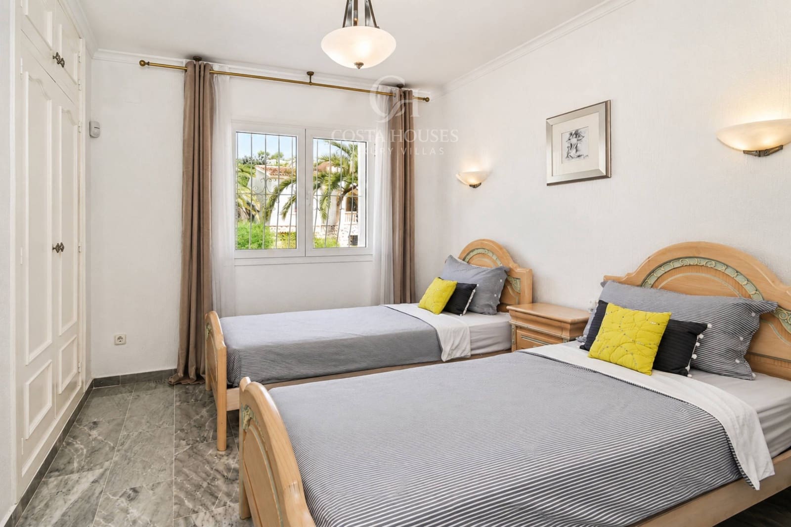5 bedroom Villa for sale in Moraira with pool - € 1,300,000 (Ref: 9876389)