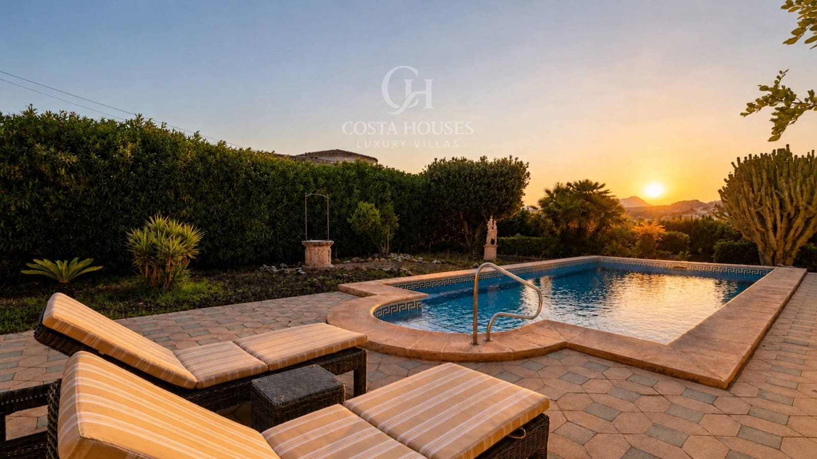 5 bedroom Villa for sale in Moraira with pool - € 1,300,000 (Ref: 9876389)