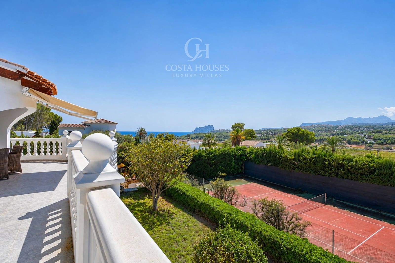 5 bedroom Villa for sale in Moraira with pool - € 1,300,000 (Ref: 9876389)