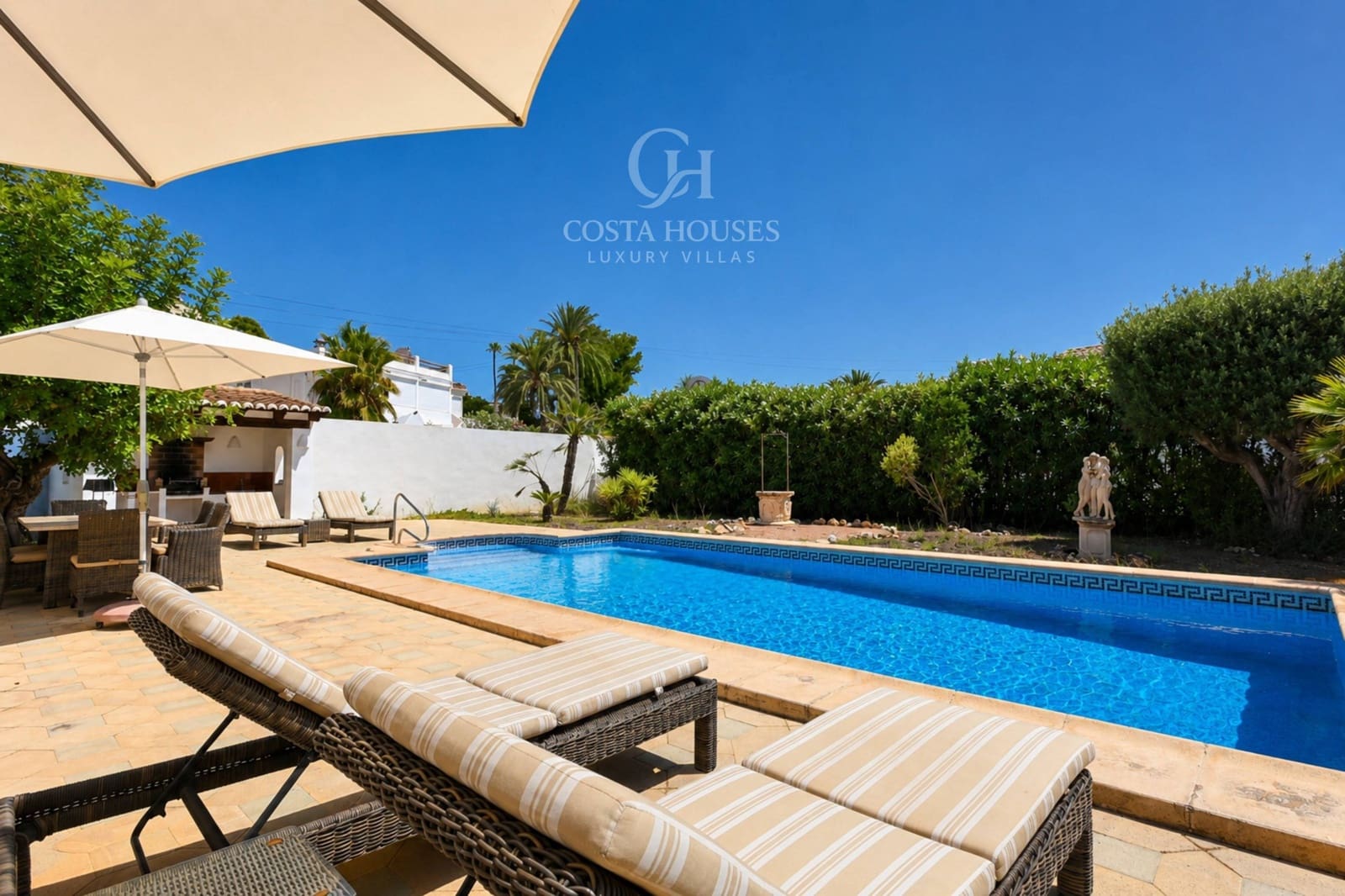 5 bedroom Villa for sale in Moraira with pool - € 1,300,000 (Ref: 9876389)