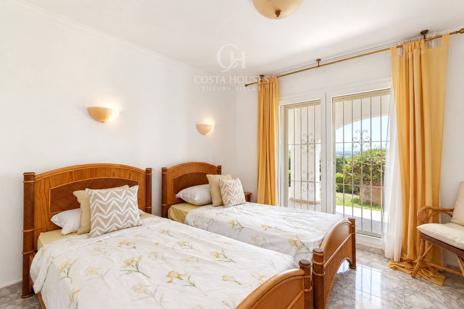 5 bedroom Villa for sale in Moraira with pool - € 1,300,000 (Ref: 9876389)