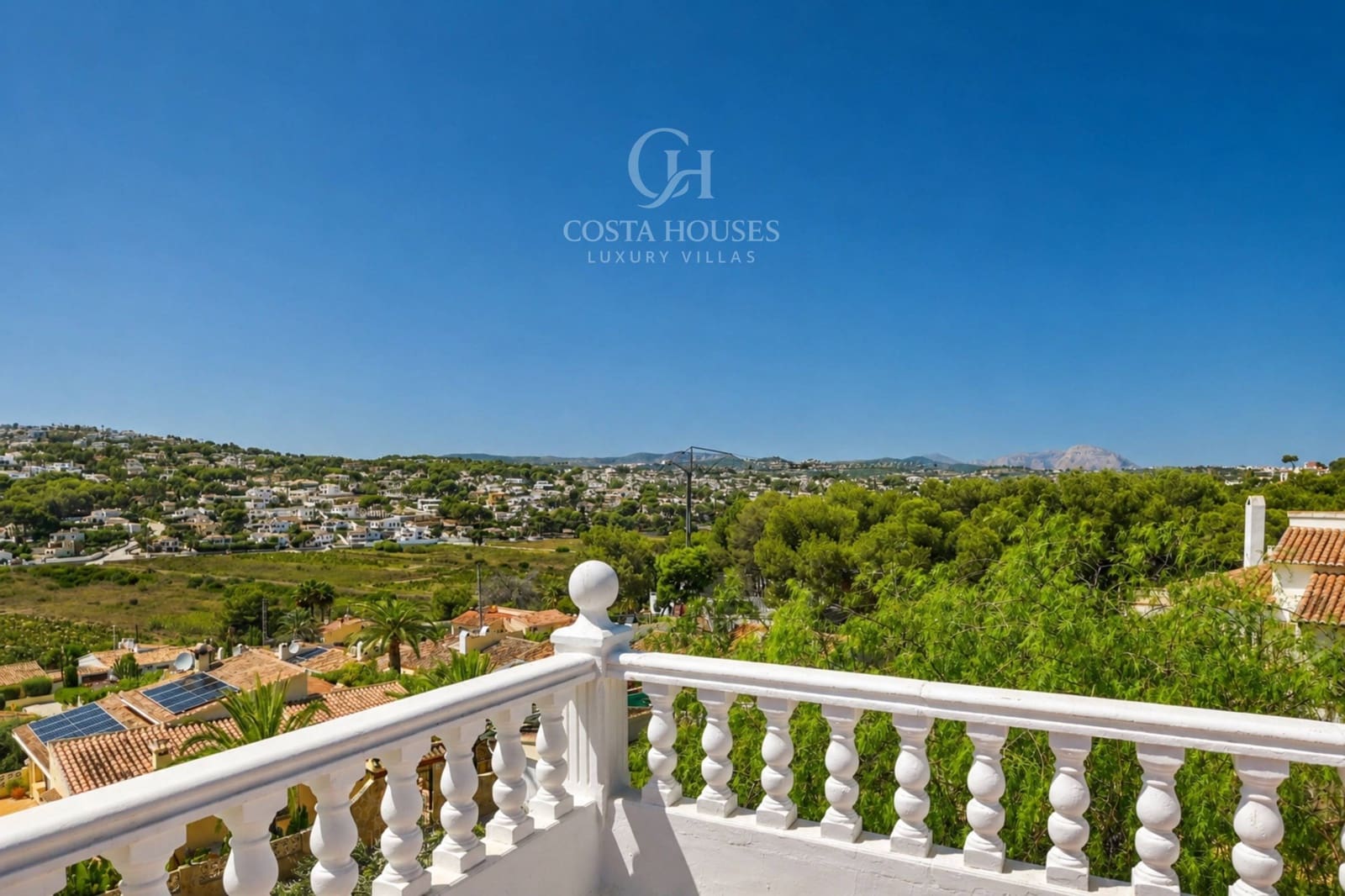 5 bedroom Villa for sale in Moraira with pool - € 1,300,000 (Ref: 9876389)