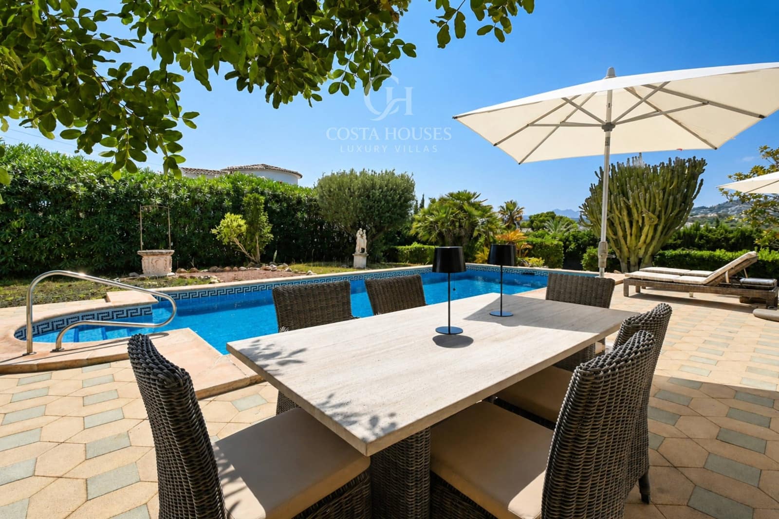 5 bedroom Villa for sale in Moraira with pool - € 1,300,000 (Ref: 9876389)