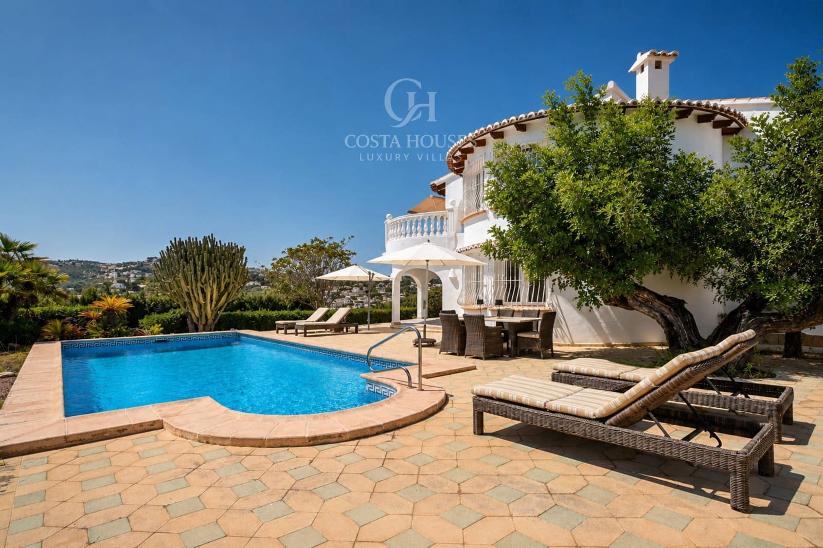 5 bedroom Villa for sale in Moraira with pool - € 1,300,000 (Ref: 9876389)