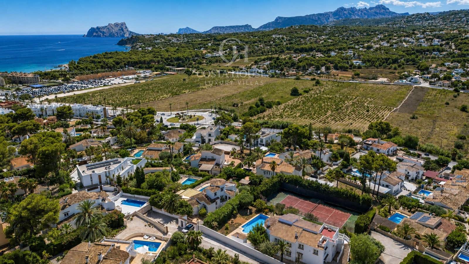 5 bedroom Villa for sale in Moraira with pool - € 1,300,000 (Ref: 9876389)