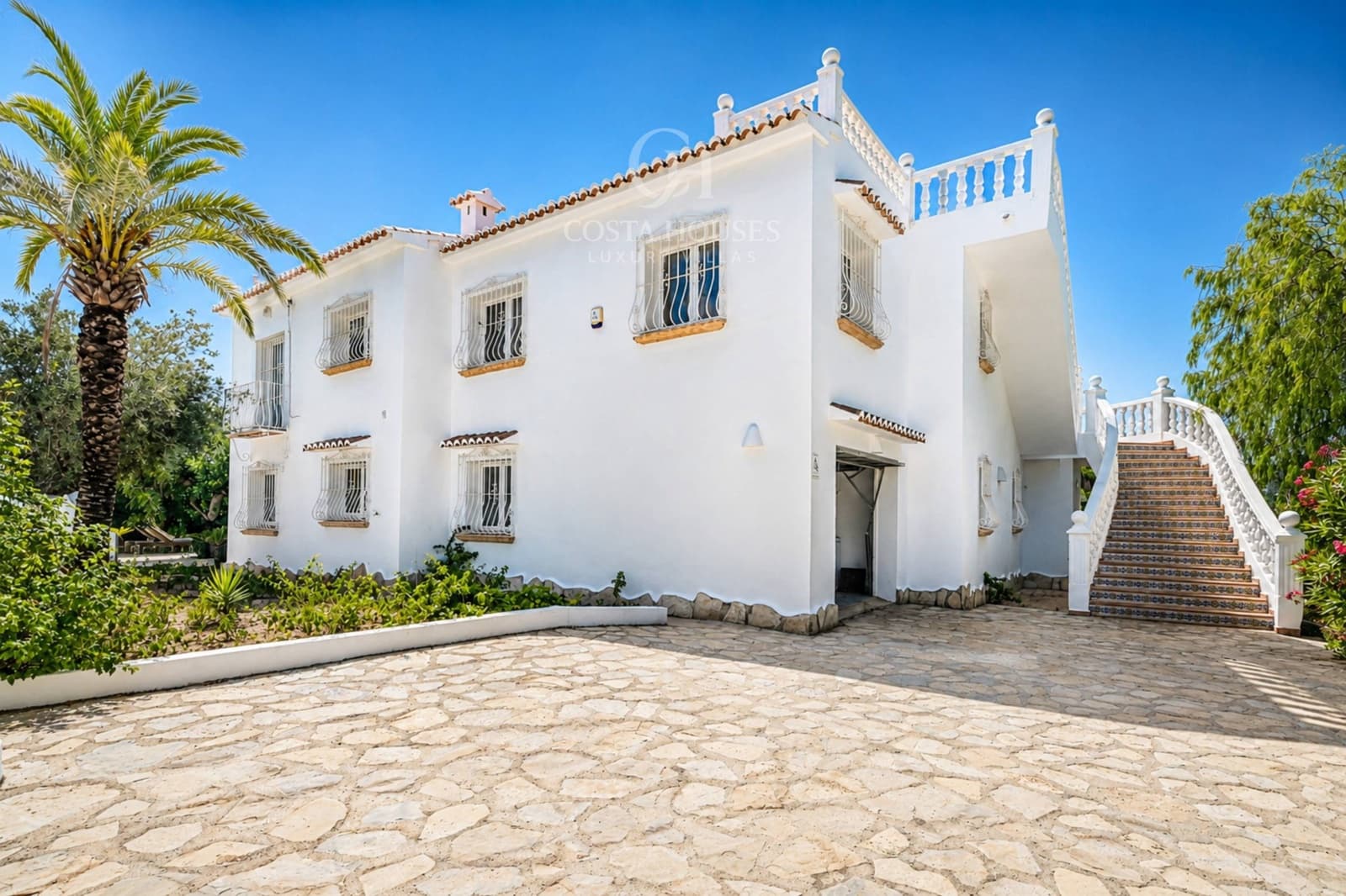 5 bedroom Villa for sale in Moraira with pool - € 1,300,000 (Ref: 9876389)