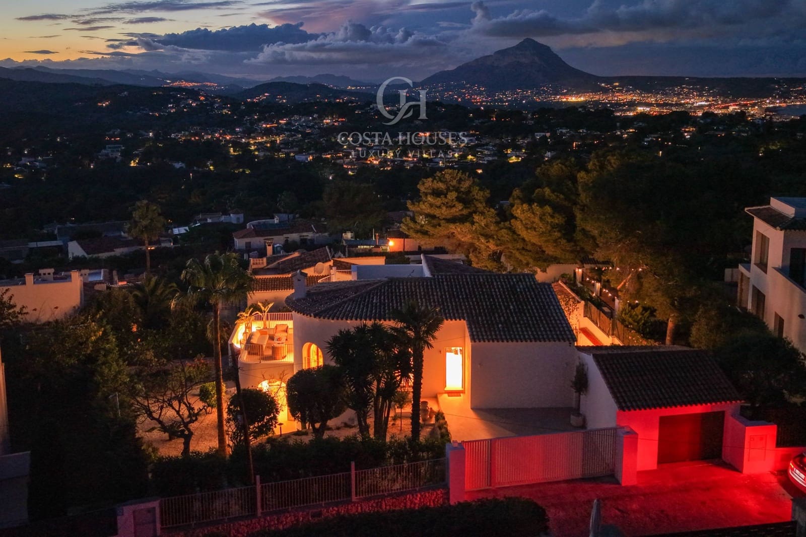 4 soverom Villa til salgs i Javea / Xabia med svømmebasseng garasje - € 1 890 000 (Ref: 9888105)