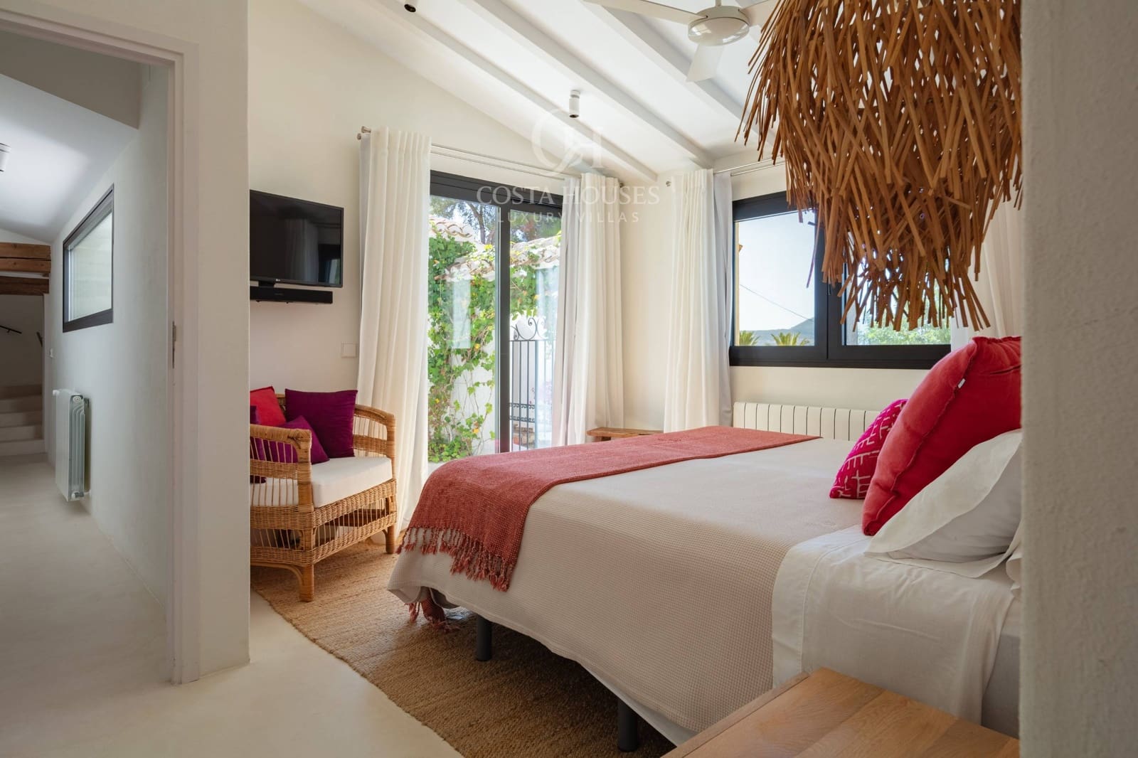 4 bedroom Villa for sale in Javea / Xabia with pool - € 1,550,000 (Ref: 9934182)