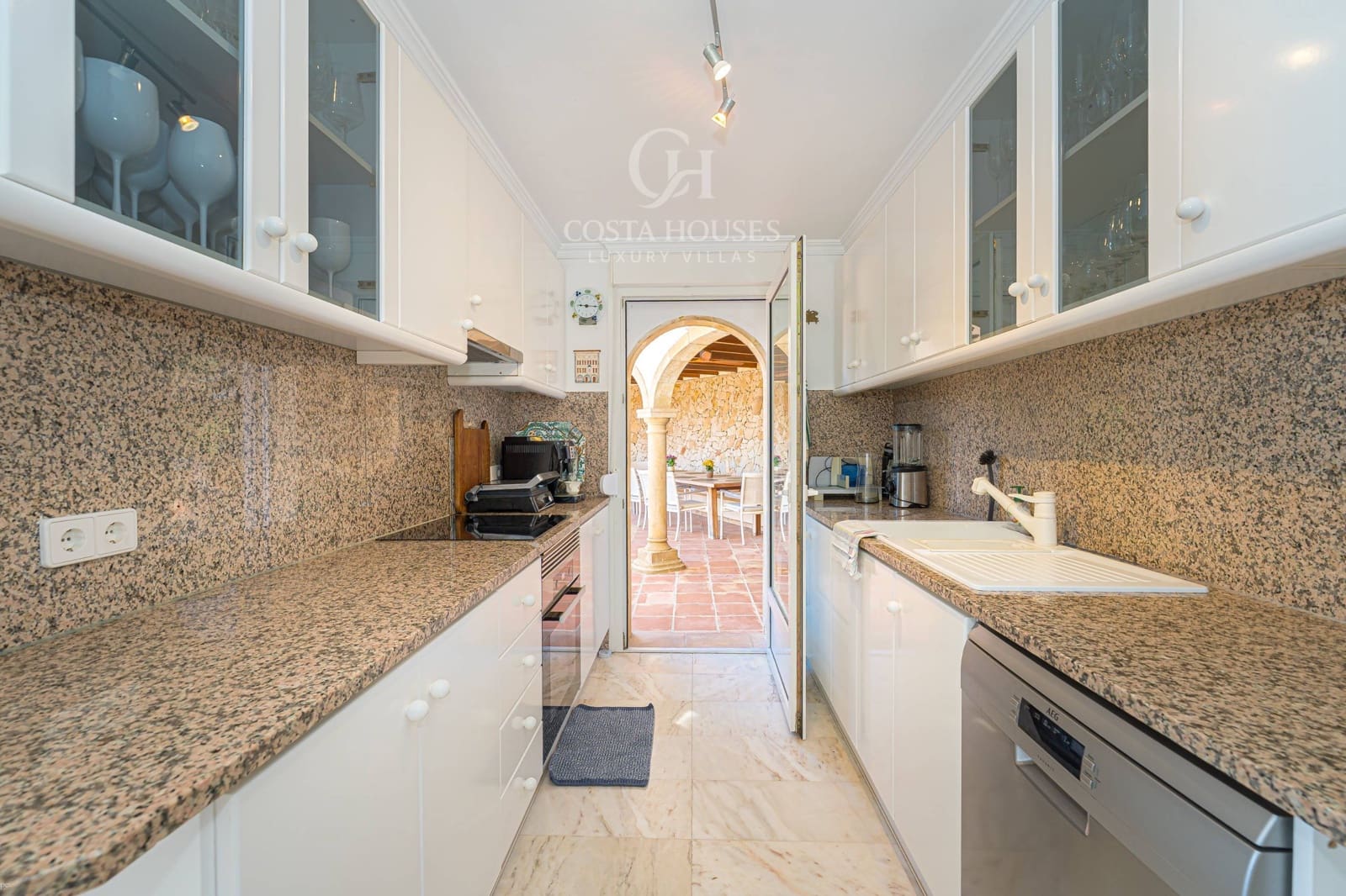8 sypialnia Willa na sprzedaż w Denia z basenem garażem - 1 395 000 € (Ref: 9977305)