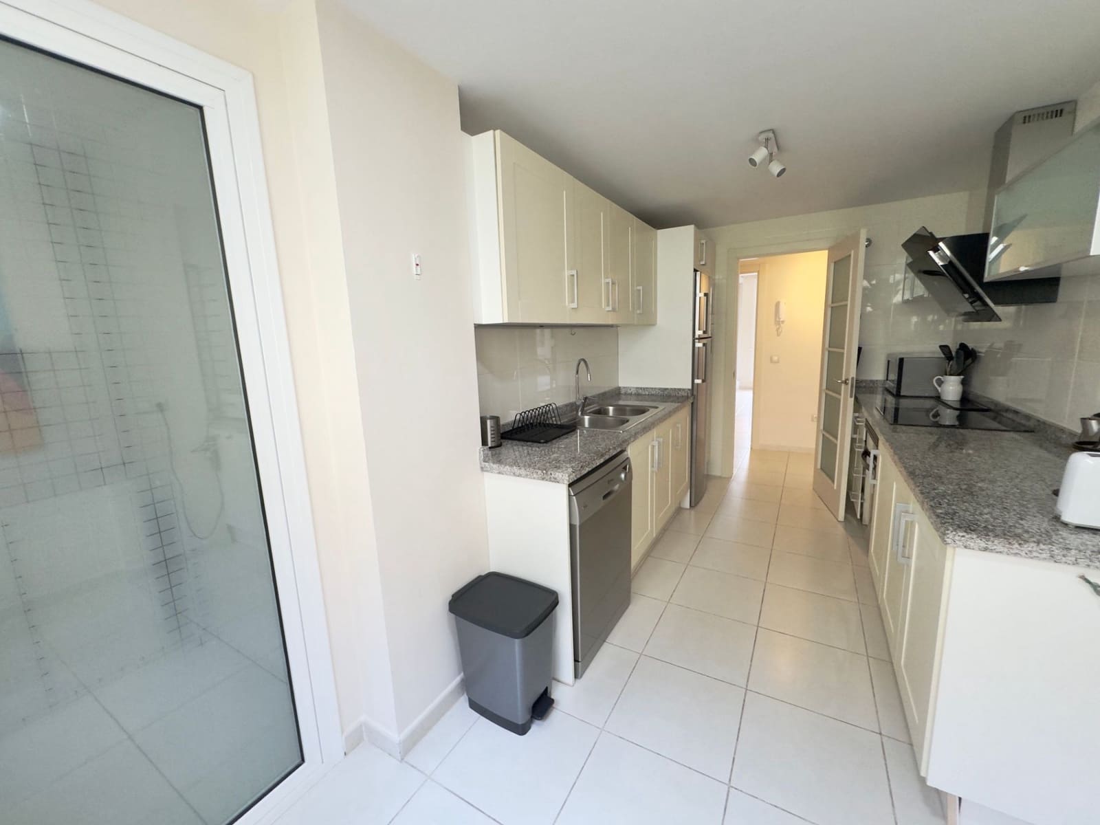Appartement de 2 chambres à louer à Altea avec piscine garage - 1 500 € (Ref: 10004986)