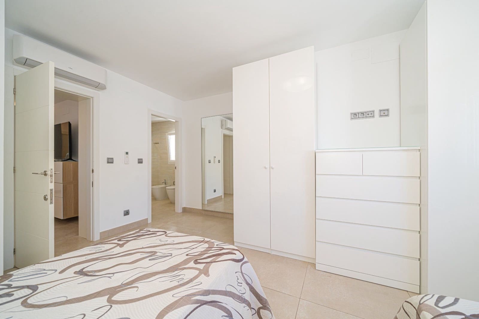 4 bedroom Villa for sale in Albir with garage - € 975,000 (Ref: 8610319)