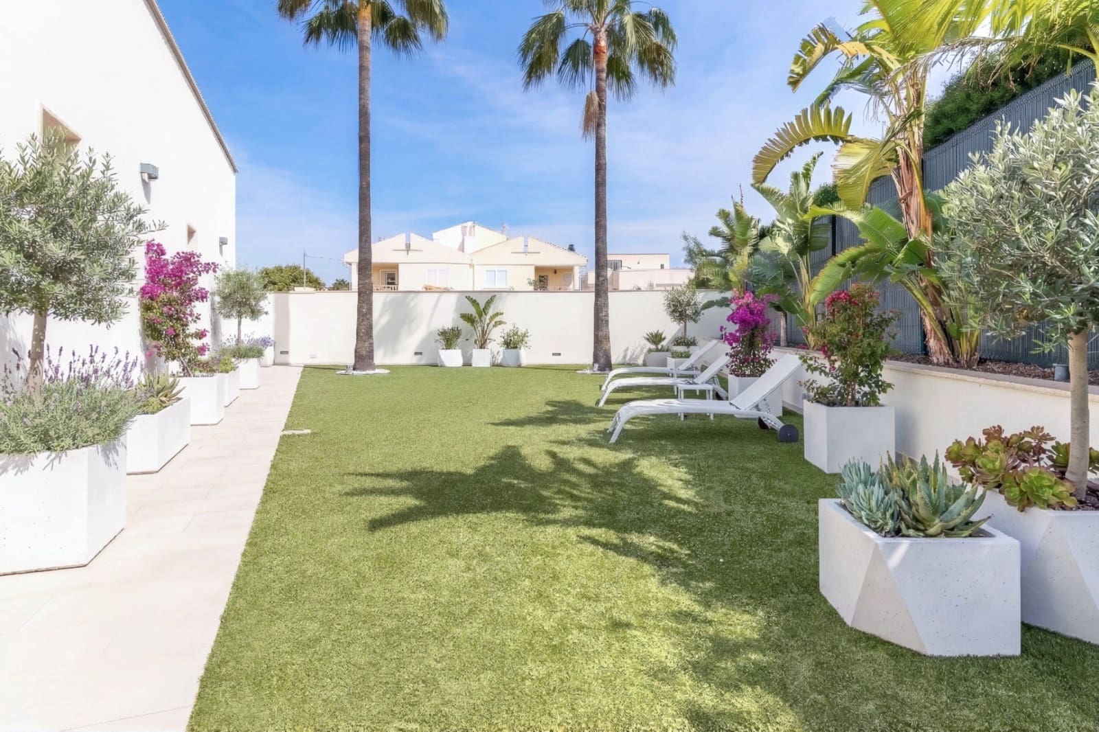 4 bedroom Villa for sale in Albir with garage - € 975,000 (Ref: 8610319)