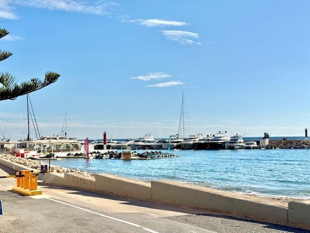 2 quarto Apartamento para arrendar em Altea com piscina garagem - 1 200 € (Ref: 8652066)