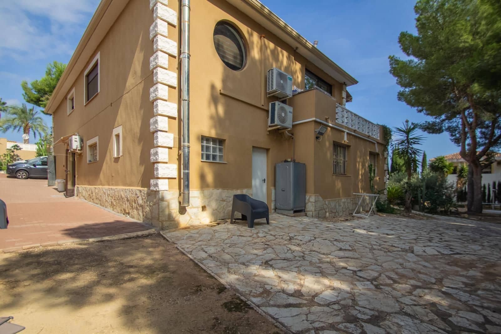 5 soverom Villa til salgs i Montebello med svømmebasseng garasje - € 649 000 (Ref: 8652068)