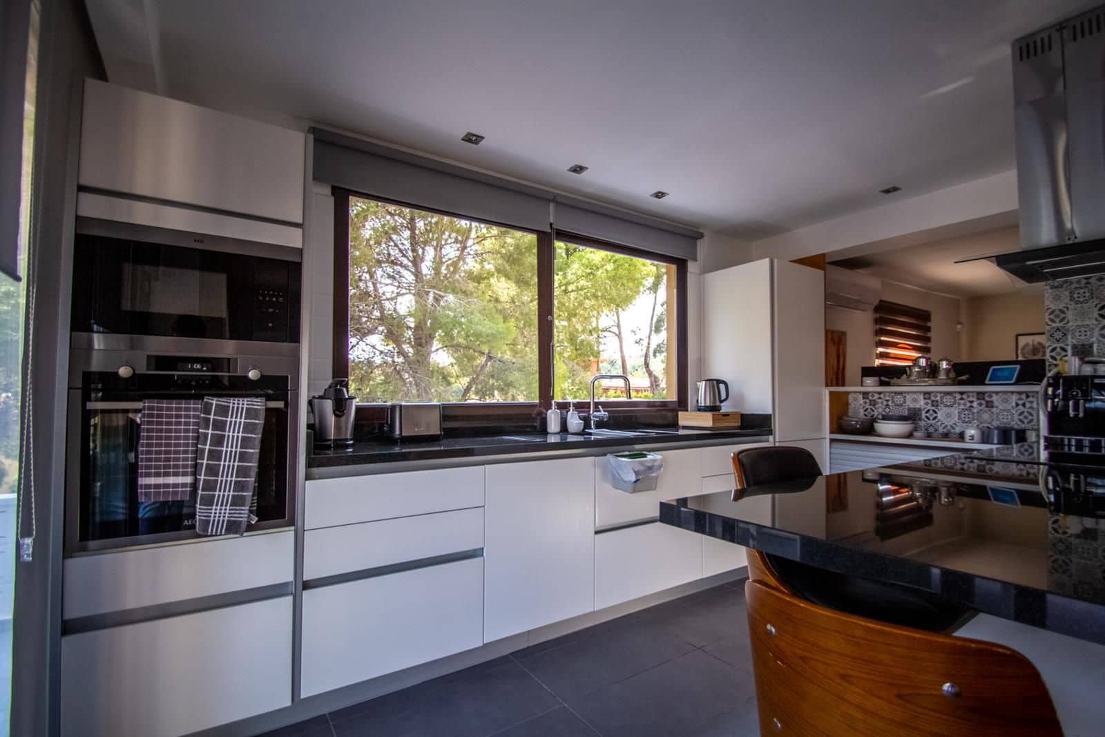 5 soverom Villa til salgs i Montebello med svømmebasseng garasje - € 649 000 (Ref: 8652068)