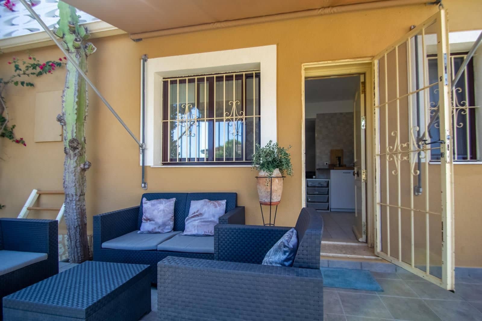 5 soverom Villa til salgs i Montebello med svømmebasseng garasje - € 649 000 (Ref: 8652068)