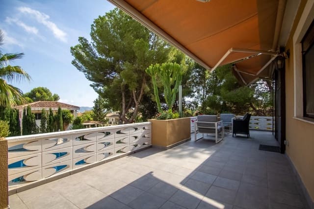 Chalet de 5 habitaciones en Montebello, La Nucia en venta con piscina garaje - 649.000 € (Ref: 8652068)