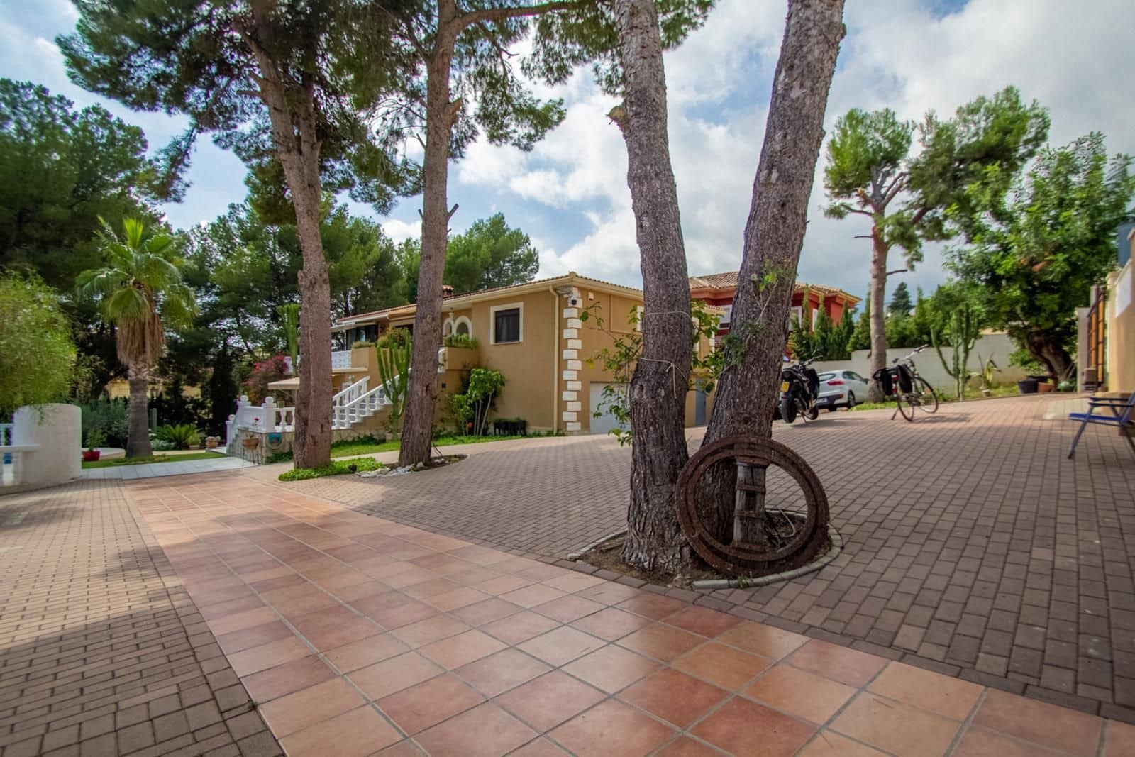 5 soverom Villa til salgs i Montebello med svømmebasseng garasje - € 649 000 (Ref: 8652068)