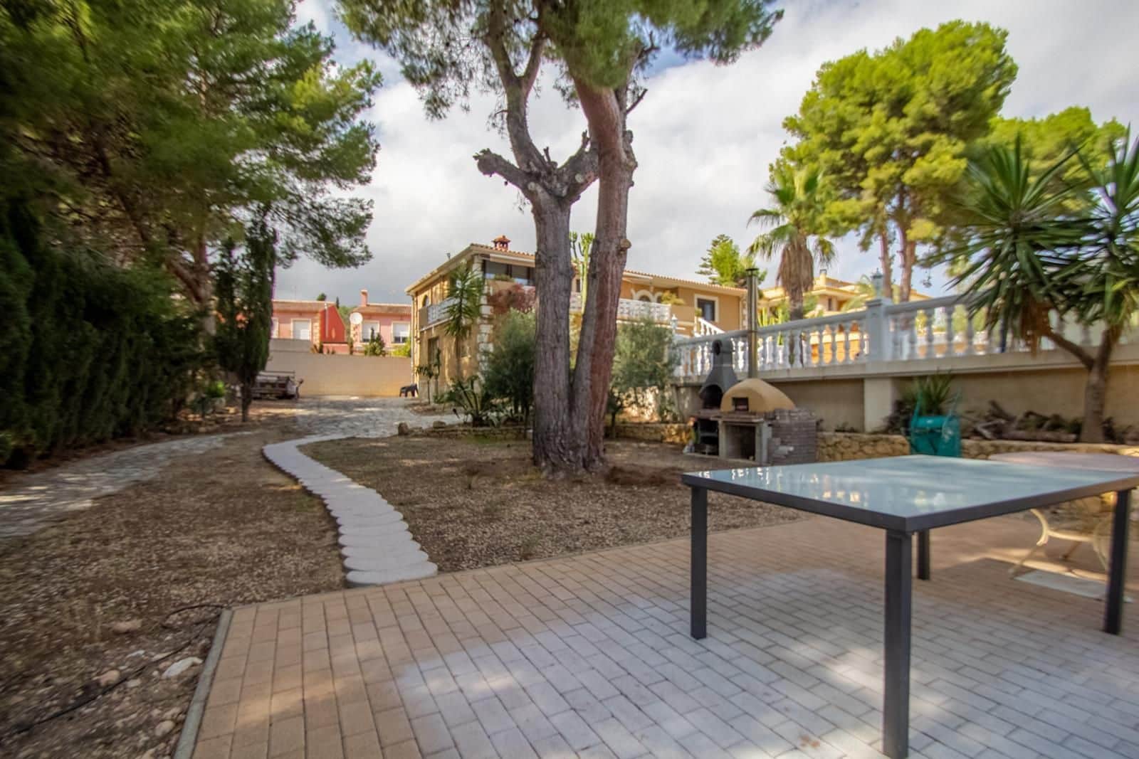 5 soverom Villa til salgs i Montebello med svømmebasseng garasje - € 649 000 (Ref: 8652068)