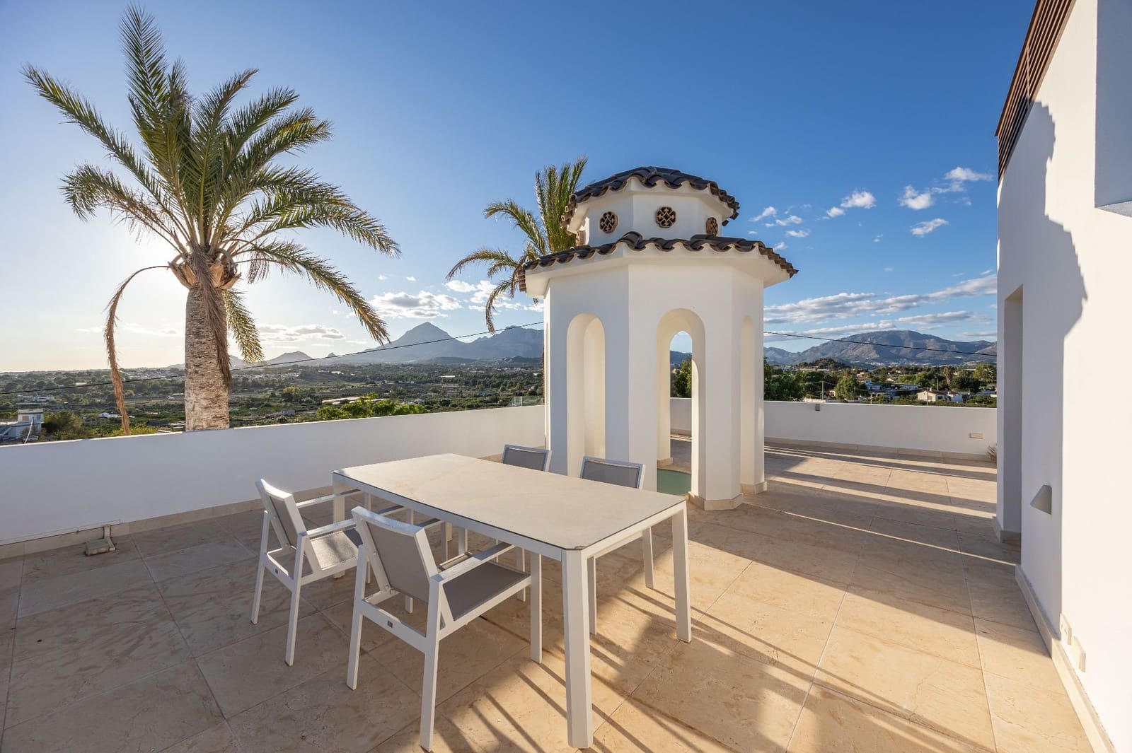 5 Zimmer Villa zu verkaufen in Altea mit Pool Garage - 2.250.000 € (Ref: 8752106)