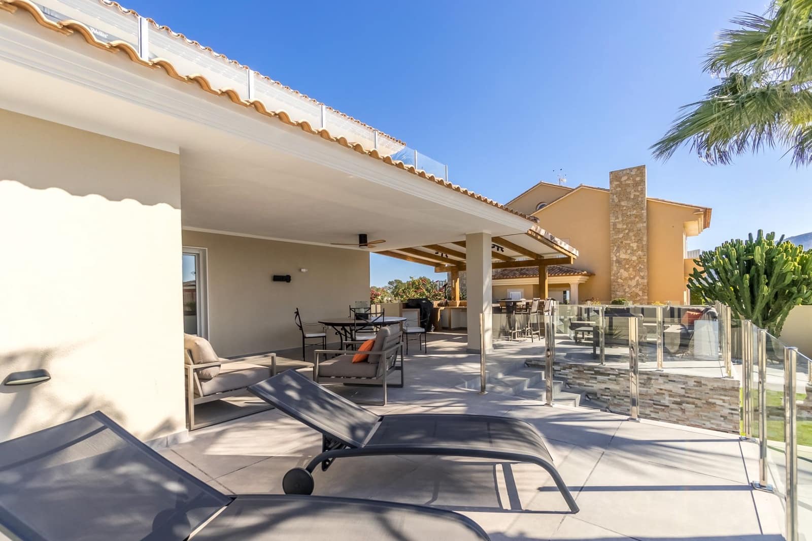 Chalet de 4 habitaciones en Alfaz del Pi / L'Alfàs del Pi en venta con piscina garaje - 1.195.000 € (Ref: 8792203)