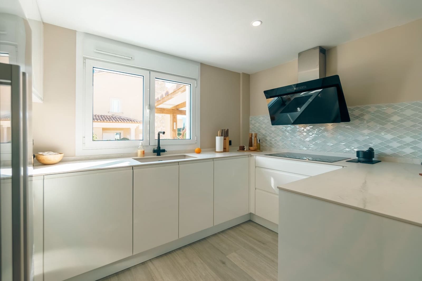 Chalet de 4 habitaciones en Alfaz del Pi / L'Alfàs del Pi en venta con piscina garaje - 1.195.000 € (Ref: 8792203)